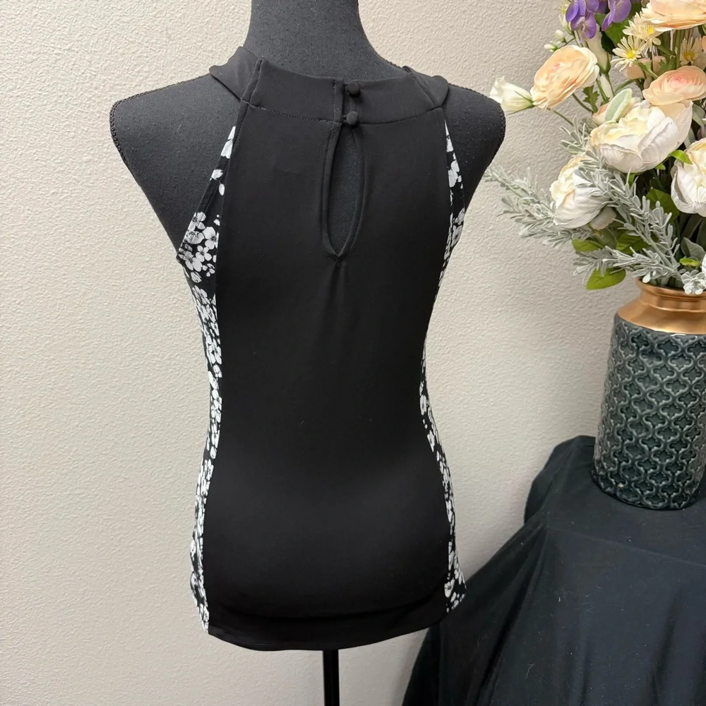 White House Black Market Floral Halter Top XXS | Black White Sleeveless Blouse - Picture 4 of 7